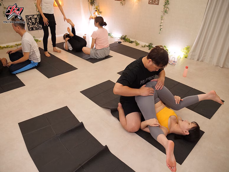 siroto-msglol.com 媚薬を盛られ発汗発情!自然と下品ガニ股ジョバジョバお漏らし!ガクガク痙攣敏感ホットヨガ教室 美谷朱音 No6